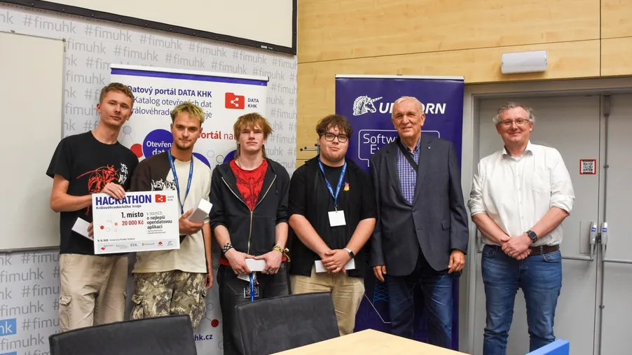 Krajský Hackathon ovládli studenti s analytickou aplikací KAM